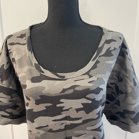 The Sweatshirt pullover siz 2X camouflage relaxed fit slight flared himline S/L - Picture 2 of 16